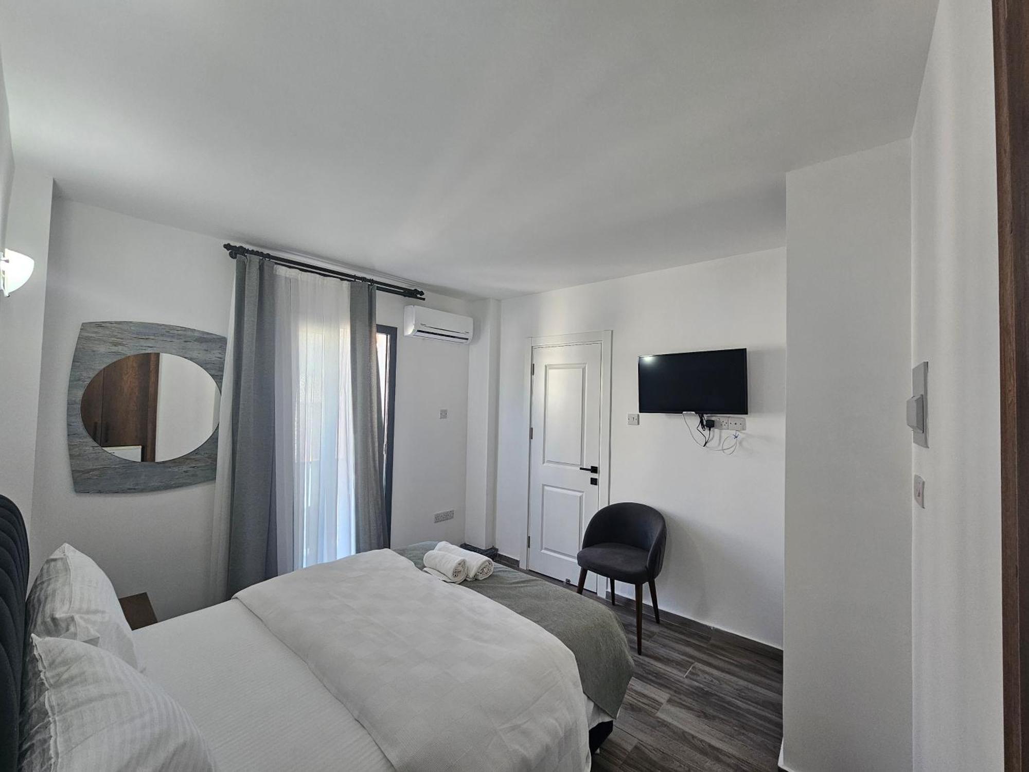 Cyprus Harbour Suites Kyrenia  Bagian luar foto